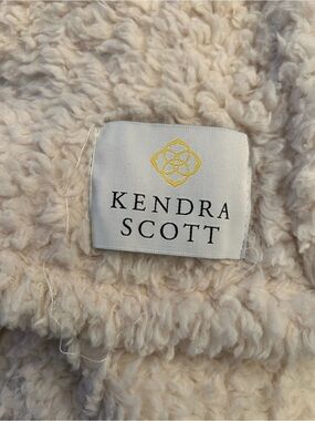 Kendra Scott Cream Plush Throw Blanket has wear needs wash
